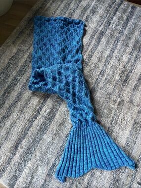 Blue Knit Mermaid Tail Blanket